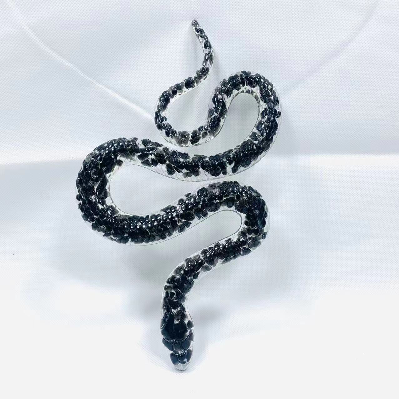 Resin/Snake resin